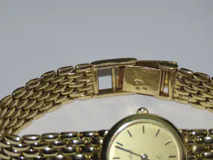 Gouden dames polshorloge van het merk Bouchard, 14 karaat kopen? Bied vanaf 2350!
