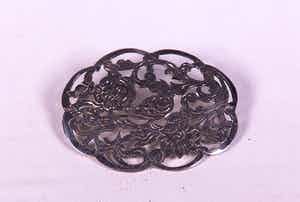 Deels opengewerkte zilveren broche verkocht voor € 1!