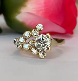 AcheterVintage cocktailring van 18 karaat geelgoud met diamanten? Enchérissez de 1500!