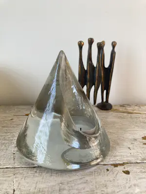 Klaus Breit - Waxinelichthouder “Pyramide”, 1970 voor Wiesenthalglashütte kopen? Bied vanaf 25!