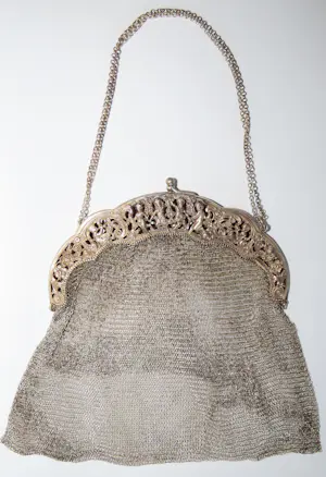 Antiek zilveren beugeltas, geborduurd tasje zilver beugel, antieke beursbeugel kopen? Bied vanaf 100!
