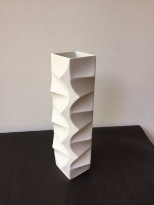 Hutschenreuther - Zeldzaam grote Reliëfvaas h 35 cm uit de serie Archais ontwerp Heinrich Fuchs kopen? Bied vanaf 135!