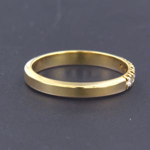 18K Goud - rijring bezet met briljant geslepen diamant totaal circa 0.15 ct, ringmaat 18 kopen? Bied vanaf 240!
