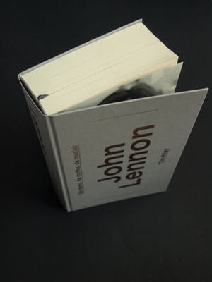 Nico Koster - Foto, John Lennon , Hilton Hotel tijdens de 'Bed-in for Peace' in '69 + Boek kopen? Bied vanaf 175!