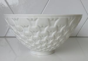 Rorstrand - Gunnar Nylund - White glazed porcelain bowl modelled with crowns kopen? Bied vanaf 95!