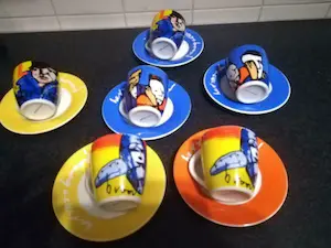 Herman Brood - 6 kop en schotels + 1 zakdoek met afbeeldingen van Herman kopen? Bied vanaf 50!