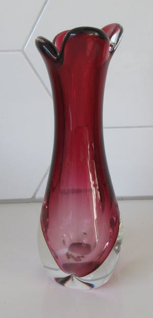 Niet of onleesbaar gesigneerd - Dubbelwandige Murano Sommerso Cranberry vrijgevormde vaas kopen? Bied vanaf 10!