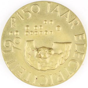 Renze Hettema - Bronzen penning: 150 Jaar Electricitiet . Ampère, 1970 kopen? Bied vanaf 50!