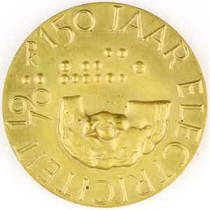 Renze Hettema - Bronzen penning: 150 Jaar Electricitiet . Ampère, 1970 verkocht voor € 50!