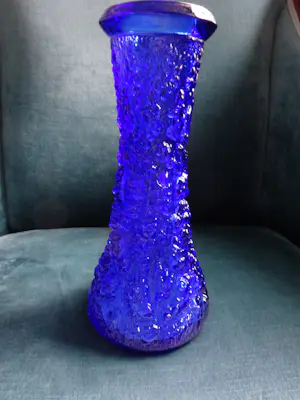 Lars Hellsten - twee koningsblauwe Bark vazen 1960-1969 kopen? Bied vanaf 75!