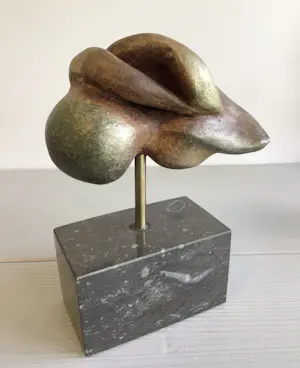Niet of onleesbaar gesigneerd - Sculptuur “ gewelfde vorm “ kaufen? Bieten Sie von 10!