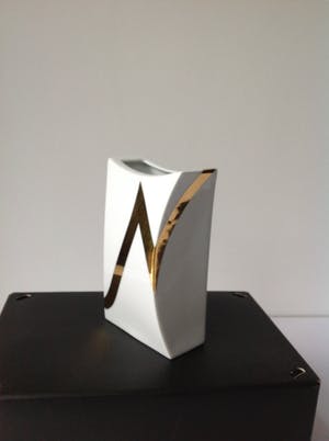 Rosenthal - Jan van der Vaart Convex vaasje 1990 porselein met goud kopen? Bied vanaf 59!