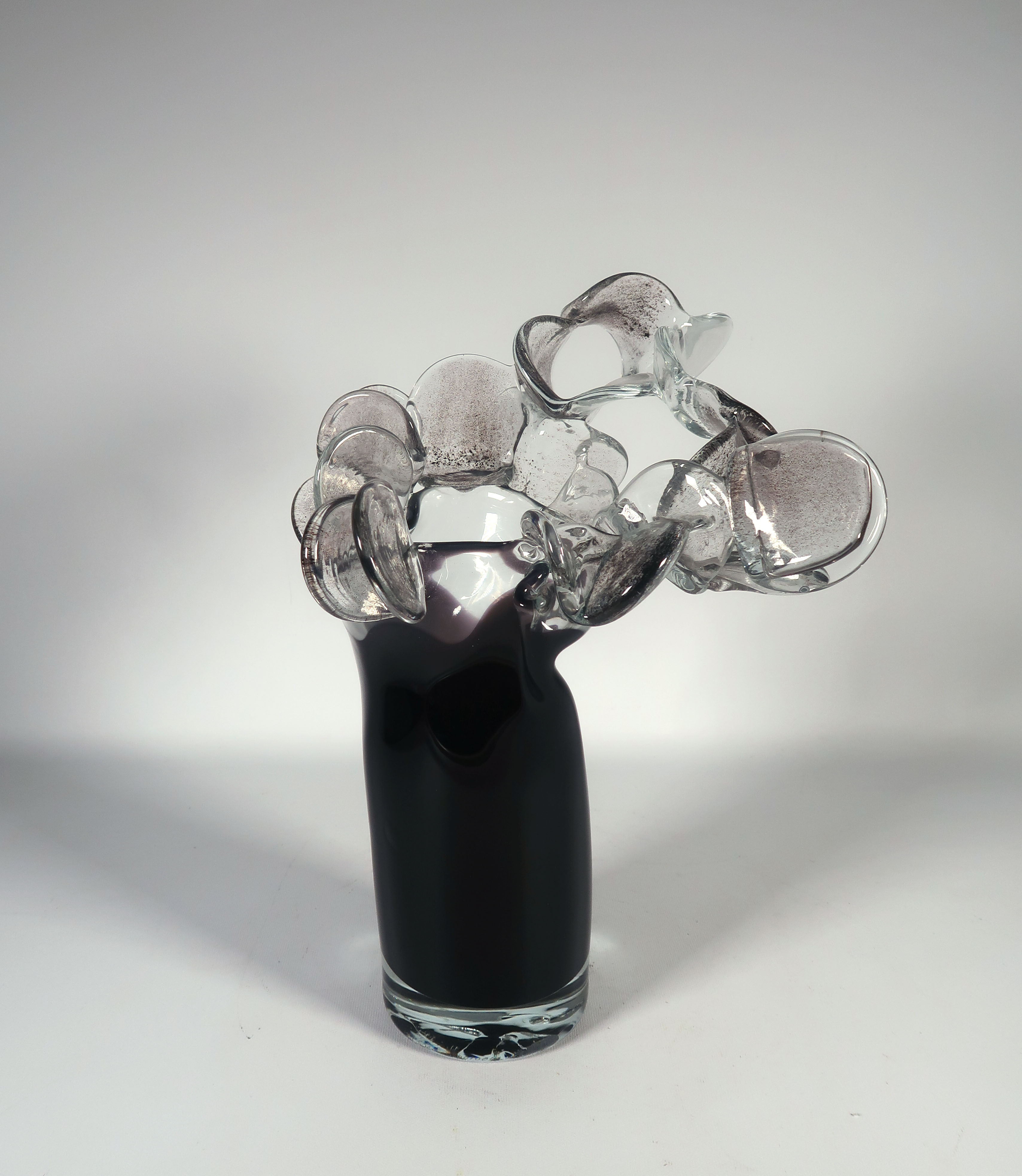 Willem Heesen - Glas, Paarse vaas met geschulpte rand verkocht voor € 250!