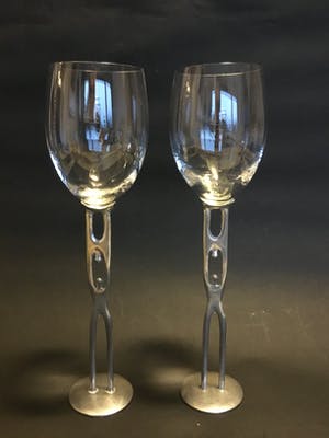 Corry Ammerlaan - 2 wijnglazen met verzilverde voet kopen? Bied vanaf 10!