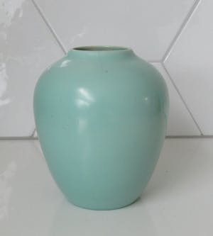 Plateelfabriek Schoonhoven N.V. - Celadon kleurig platelen vaasje kopen? Bied vanaf 10!