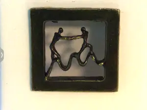 Corry Ammerlaan - Tegel / sculptuur “ Samen op de golven van de tijd “ kopen? Bied vanaf 1!