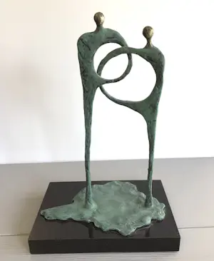 Corry Ammerlaan - Sculptuur “ De menselijke schakel “ kaufen? Bieten Sie von 89!