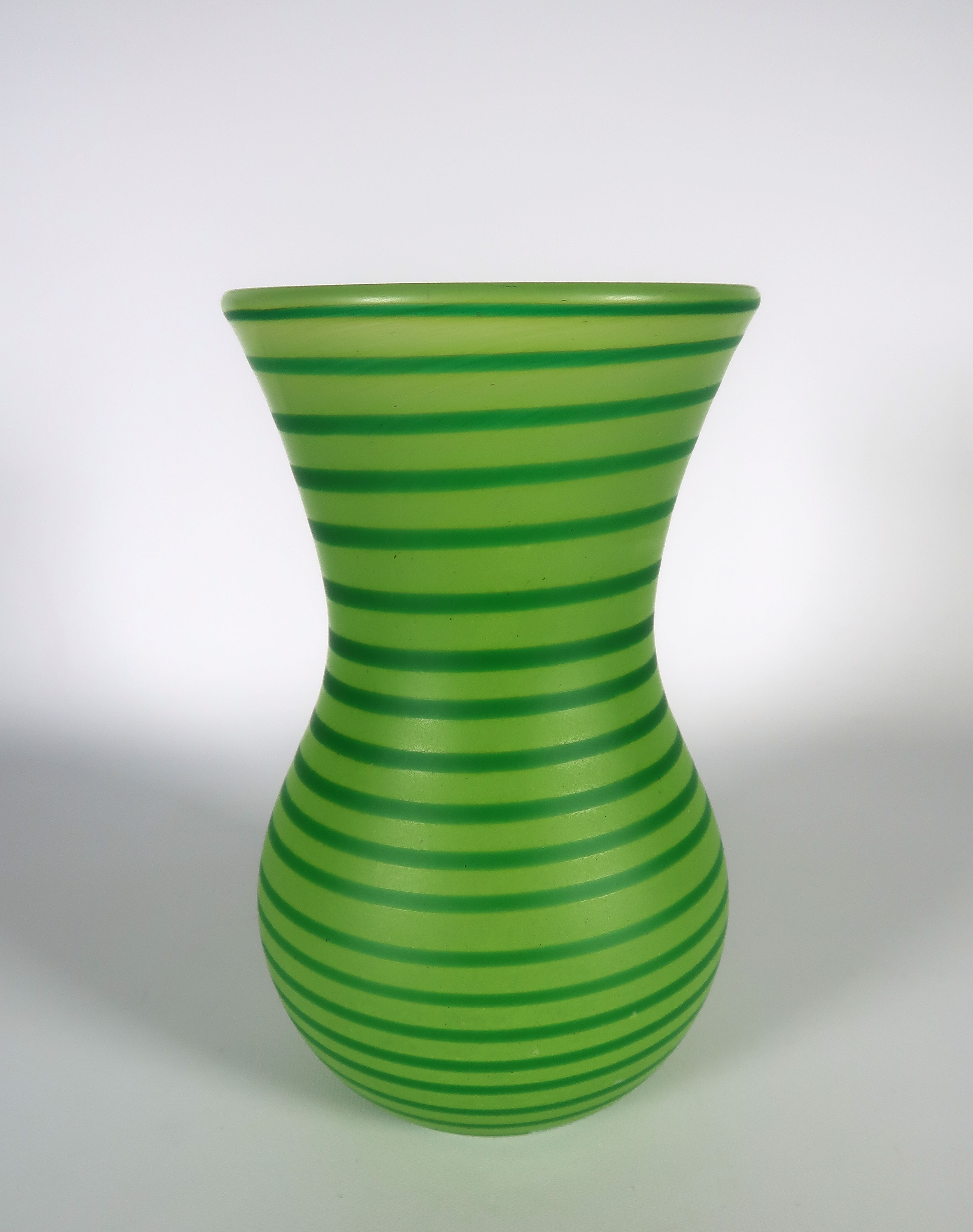 Kosta Boda - Glas, Groen gestreepte vaas kopen? Bied vanaf 1!