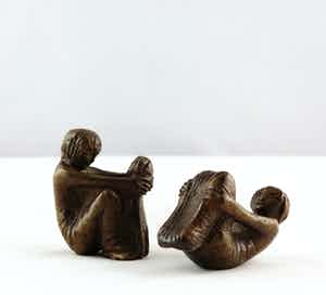 Brons (Onbekend) - Twee bronzen spelende kinderen verkocht voor € 1!