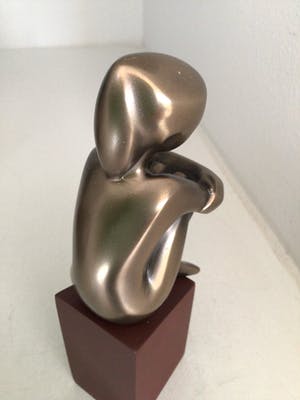 Janneke Ros - Beeld “ IN GEDACHTEN “. Gesigneerd kopen? Bied vanaf 65!