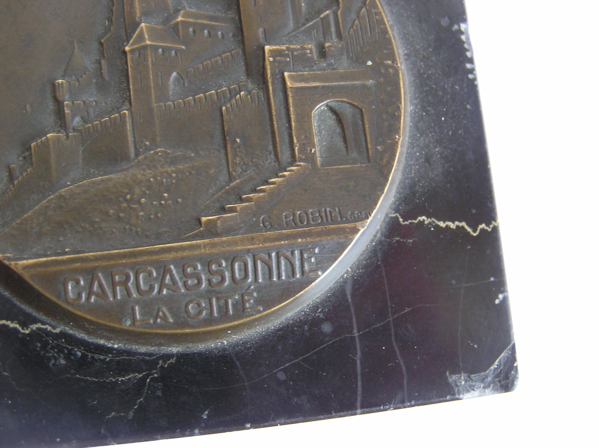 Niet of onleesbaar gesigneerd - Bronzen medaille op marmeren voet - afbeelding van Carcassonne La Cité, gesignee kopen? Bied vanaf 1!