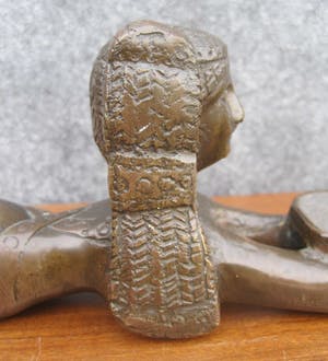 Brons (Onbekend) - Liggende priesteres kopen? Bied vanaf 80!