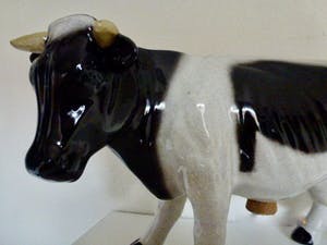 Niet of onleesbaar gesigneerd - Grote zwart bonte Koe, waarschijnlijk als reclamemateriaal in Slagerij? kopen? Bied vanaf 1!