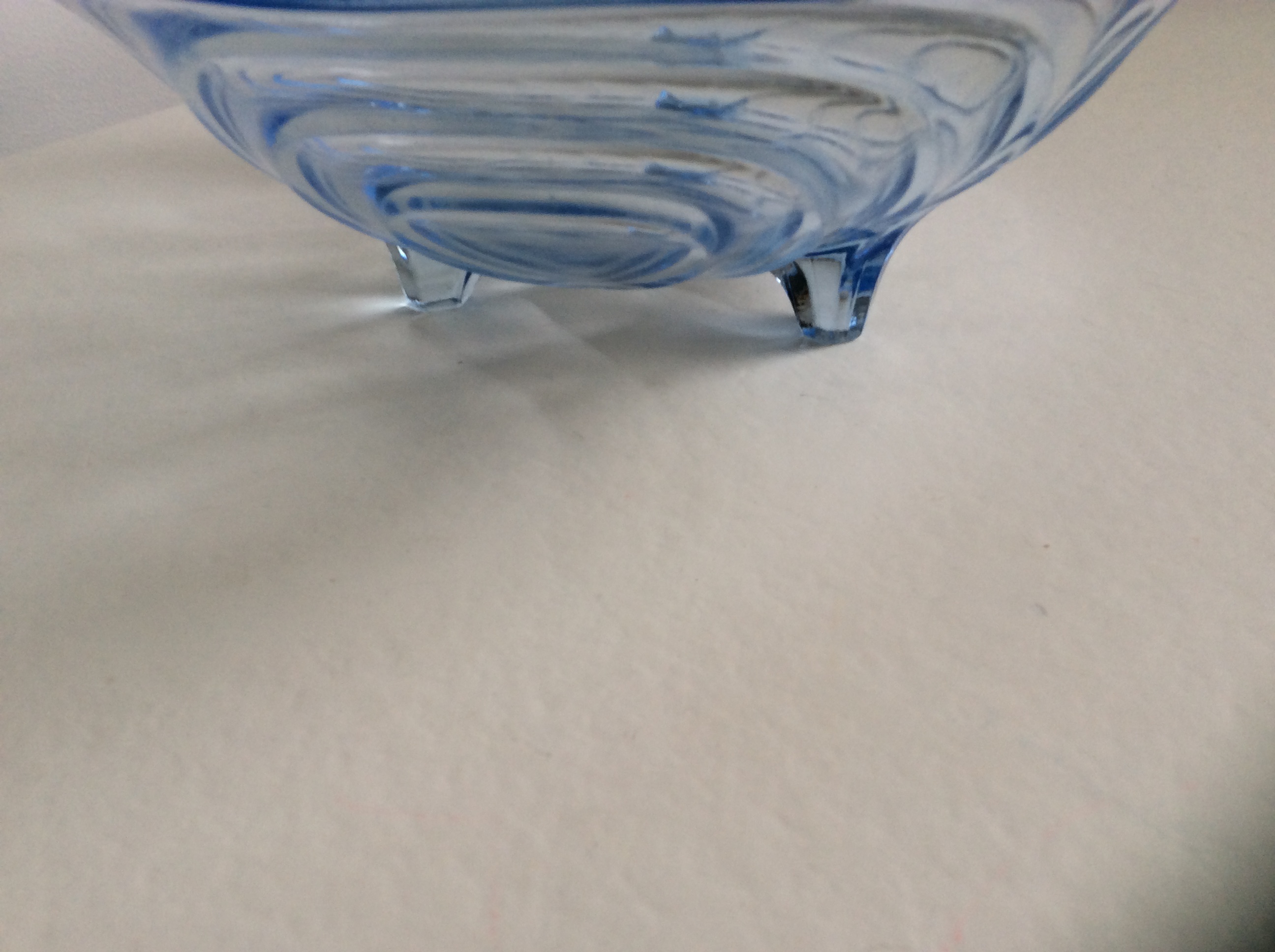 Walther glas - Art Deco fruitschaal “Rotterdam” - lichtblauw persglas kopen? Bied vanaf 35!