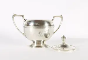 Zilveren ecuelle (dekselpot) en zilveren asbakje kopen? Bied vanaf 140!