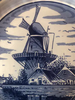 Vest Keramiek Gouda - handgeschilderd bord - de Pyramide Gouda - molen / Zuiderzee kopen? Bied vanaf 1!