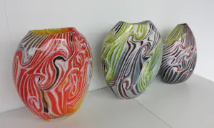 Richard Price - Set van drie kleurrijke glazen vazen kopen? Bied vanaf 250!