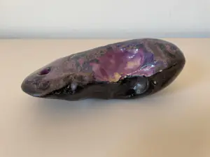 Niet of onleesbaar gesigneerd - Kunstaardewerken object uitgevoerd in paars glazuur kopen? Bied vanaf 1!