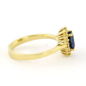 18k gouden entourage ring met saffier en briljant geslepen diamant tot. 0.28ct kopen? Bied vanaf 650!