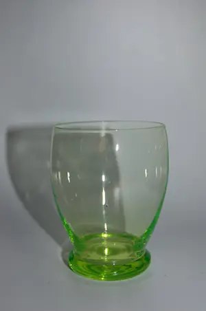 Willem Rozendaal - Uranium waterset van kan met twee glazen en zwart glazen onderblad kopen? Bied vanaf 75!