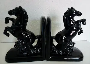 Niet of onleesbaar gesigneerd - Boekensteunen in de vorm van een steigerend paard. kopen? Bied vanaf 1!