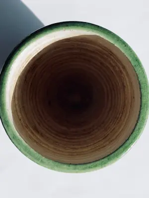 Potterie Ravelli - groene ribbelvaas met craquelé kopen? Bied vanaf 35!