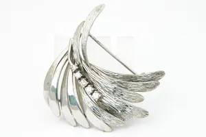 Sierlijke vintage Wit gouden (14kt) diamanten Broche kopen? Bied vanaf 230!