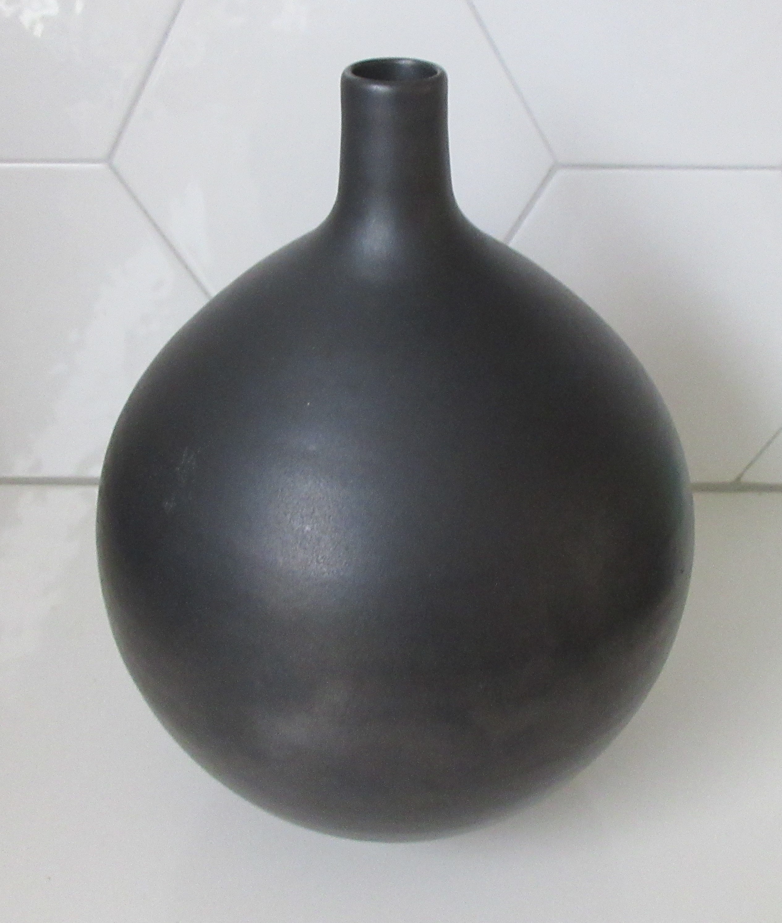 Niet of onleesbaar gesigneerd - Ecri Katwijk A.Z. - Zeer grote antraciete bolvaas - zware kwaliteit! kopen? Bied vanaf 1!