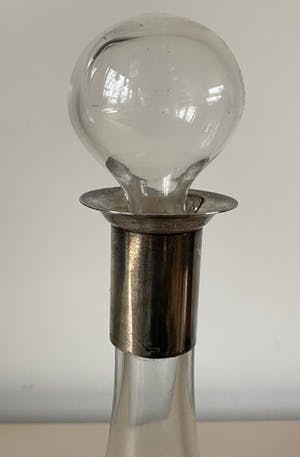 Niet of onleesbaar gesigneerd - Saint Hilaire Paris - kristallen karaf met verzilverd montuur kopen? Bied vanaf 1!