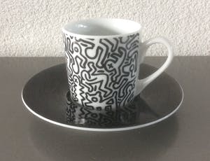 Keith Haring - e.a. TWEE ESPRESSO KOP-EN-SCHOTELS EN EEN MOK kopen? Bied vanaf 16!