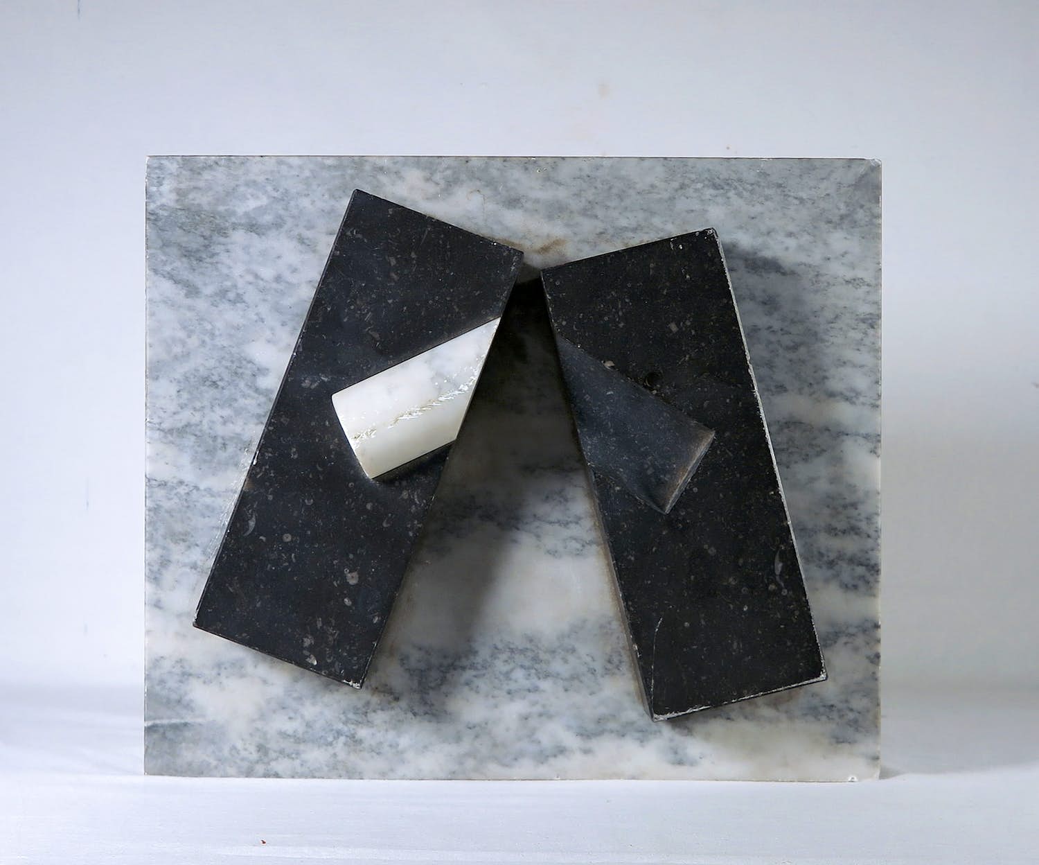 Jan van Dijk - Marmer / hardsteen, Scheiding rond door knippen II (Zwaar!) verkocht voor € 100!