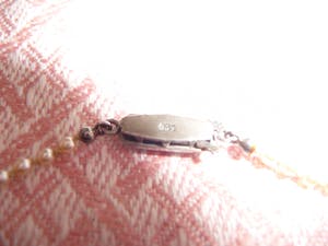 parelketting met zilveren slotje (gemerkt 835) 3 steentjes in slot kopen? Bied vanaf 50!