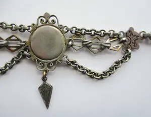 Buy Niet of onleesbaar gesigneerd - Antiek verzilverde horlogeketting? Bid from 1!