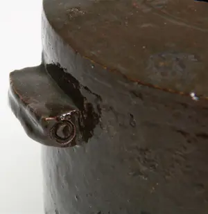 Harm Kamerlingh Onnes - Keramische pot onder deksel met metalen hengsel kopen? Bied vanaf 275!