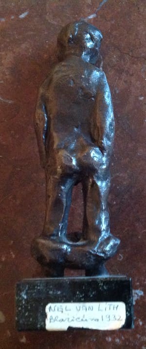 Nel van Lith - Jongetje met afgezakte broek kopen? Bied vanaf 150!