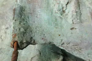 Kiny Copinga - Groot en zwaar bronzen reliëf-beeld in twee delen voor in de tuin, Familie kopen? Bied vanaf 1000!