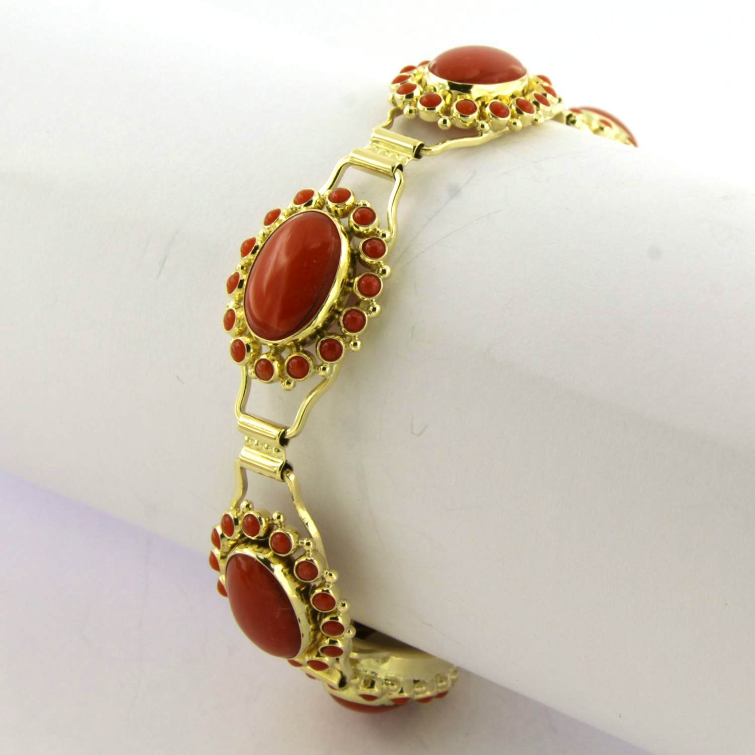 14k geel gouden armband bezet met koraal - 20 cm lang - 18.6 gram kopen? Bied vanaf 1400!