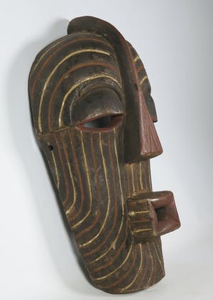 Songye - Houten vrouwelijk Kifwebe masker met wit en rood pigment kopen? Bied vanaf 20!