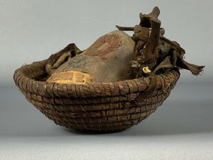 Dogon - 180352 - Tribal used Africa Bulu basket with head - Cameroon. kopen? Bied vanaf 1!