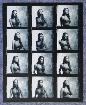 Niet of onleesbaar gesigneerd - Angelina Jolie Fotografie Contact Sheet Torso Harry Langdon kopen? Bied vanaf 1!